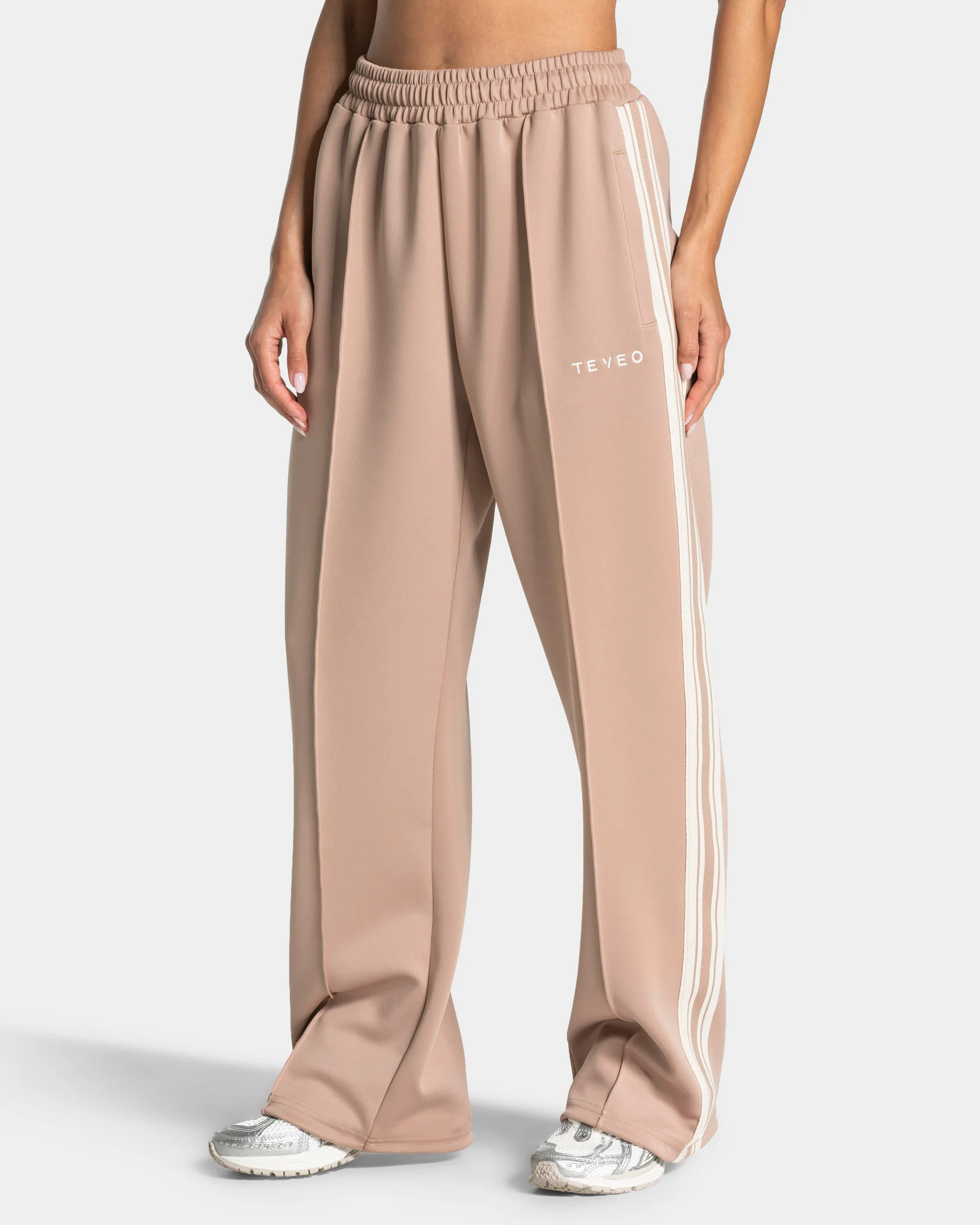 Club Straight Leg Jogger "Beige"