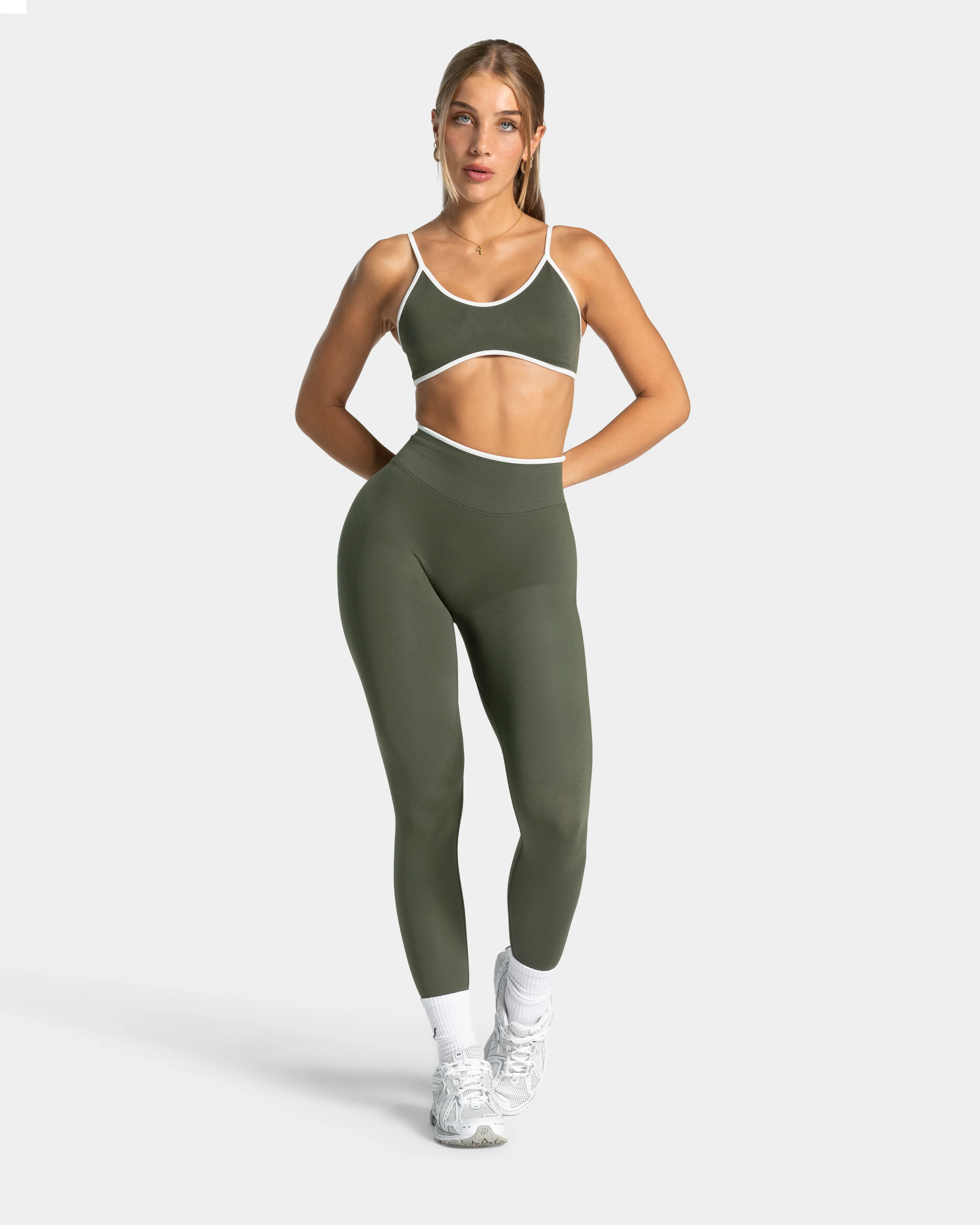 Contrastline Sculpt Scrunch Leggings "Khaki" - Image 3