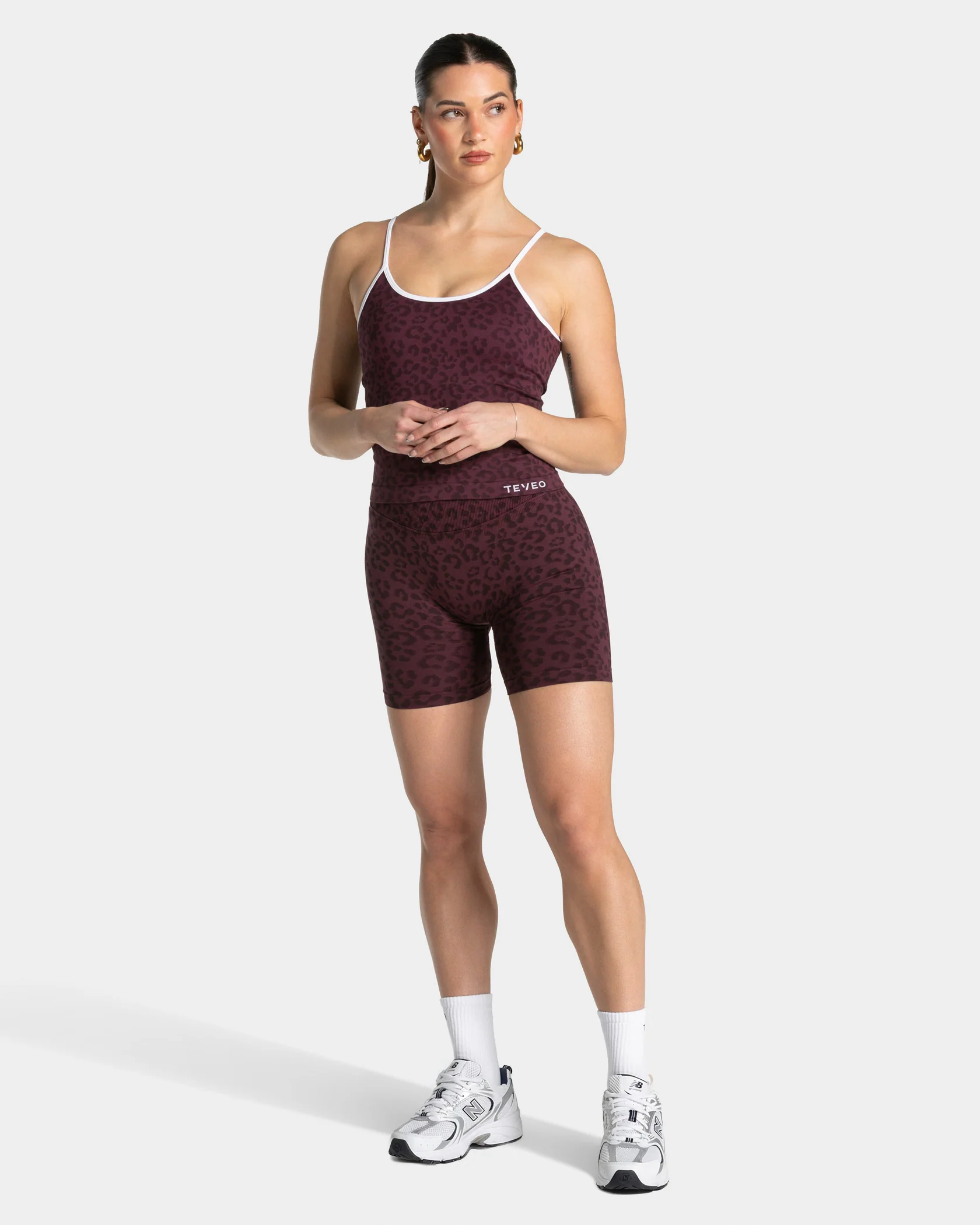 Contrastline Sculpt Scrunch Shorts "Leo Merlot" - Image 3
