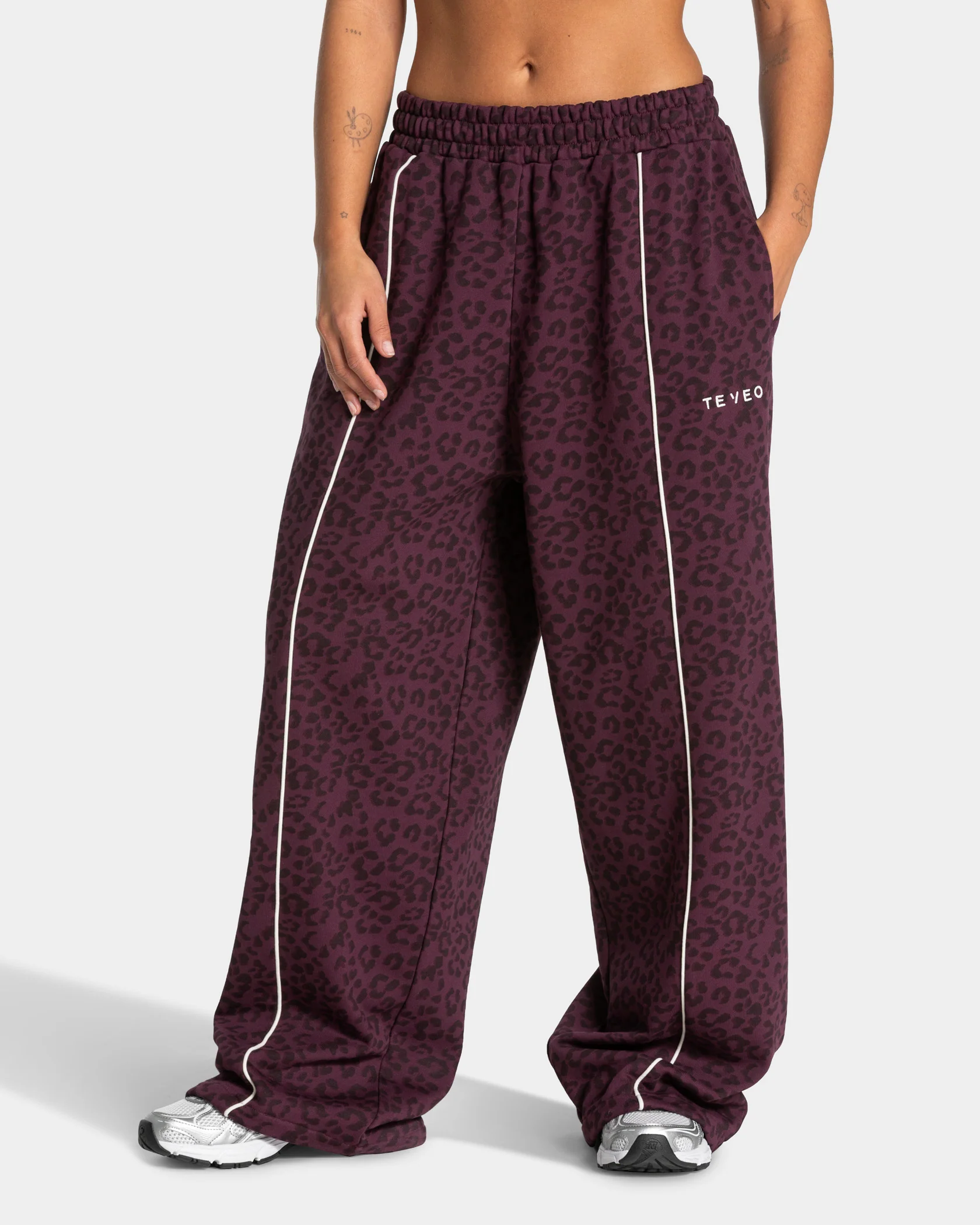 Contrastline Wide Leg Jogger "Leo Merlot"