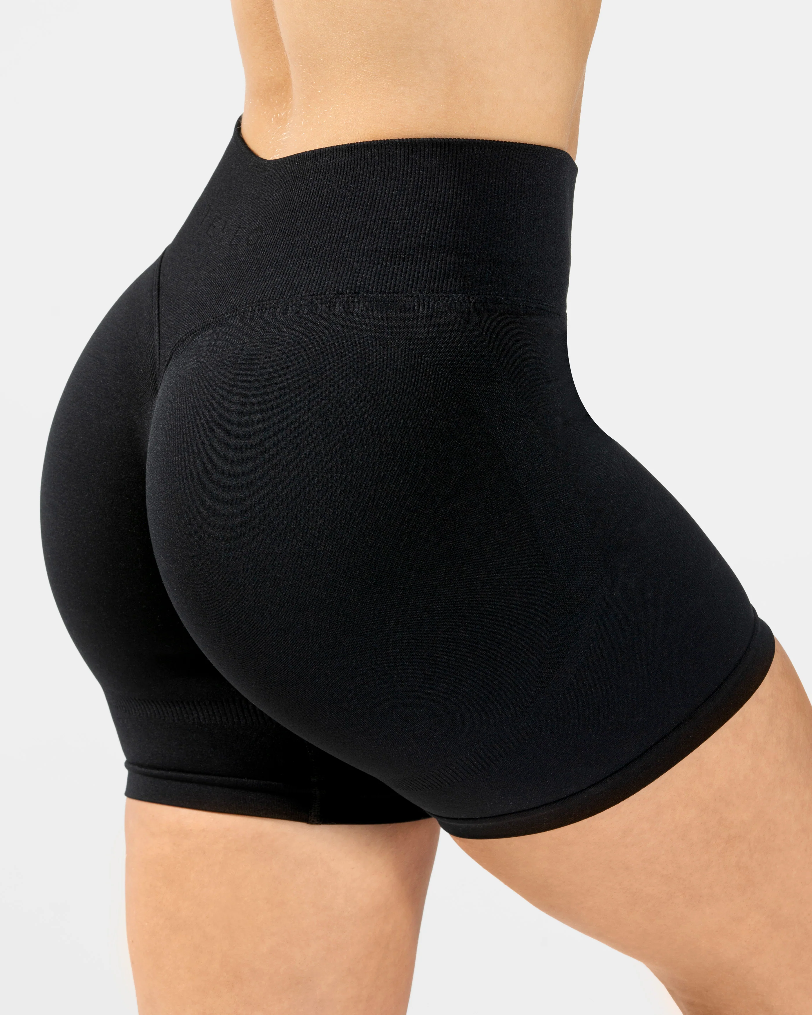 Femme Sculpt Scrunch Shorts "Schwarz" - Image 4