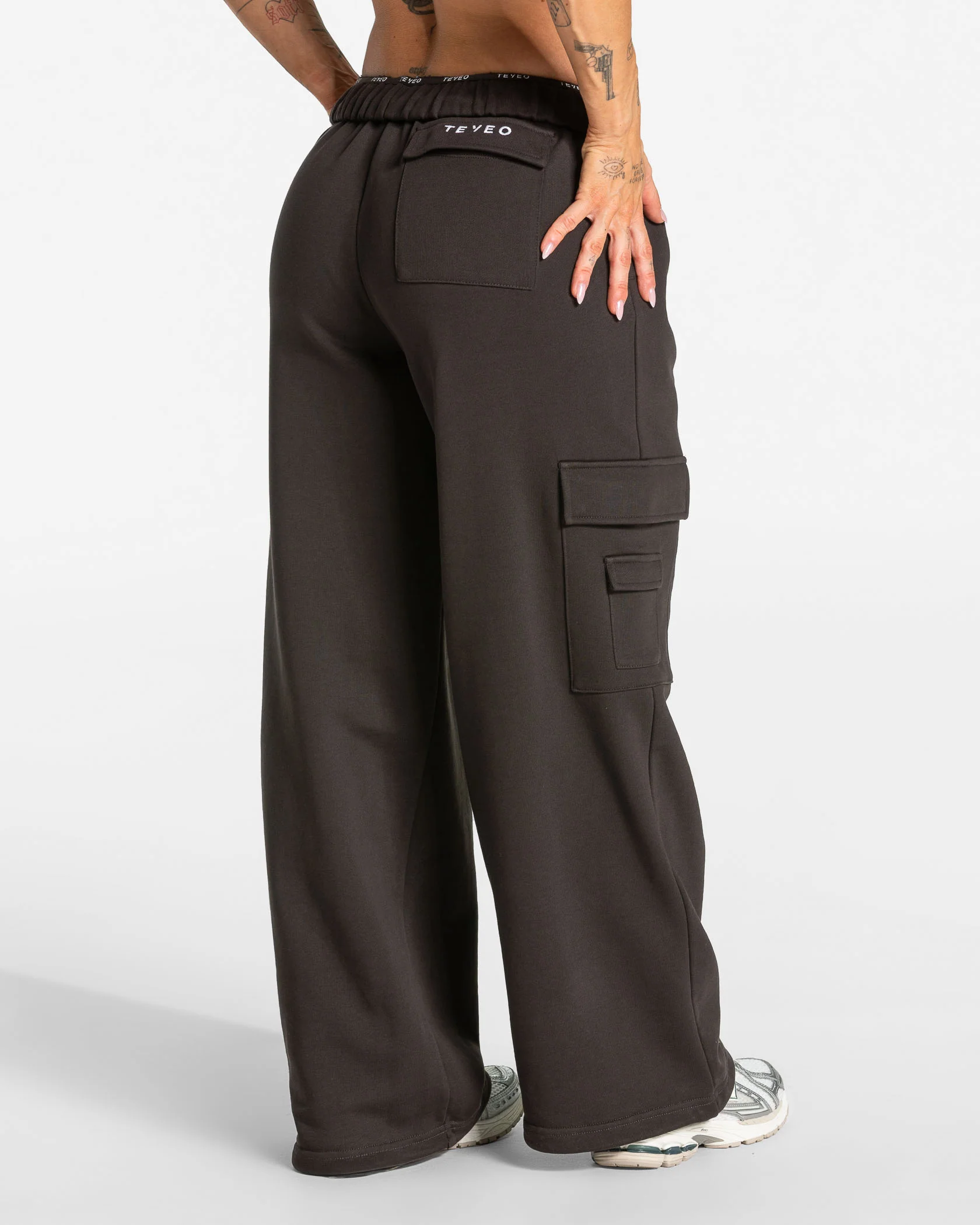 Lift Wide Leg Cargo Jogger Women "Dark Chocolate" - Image 2