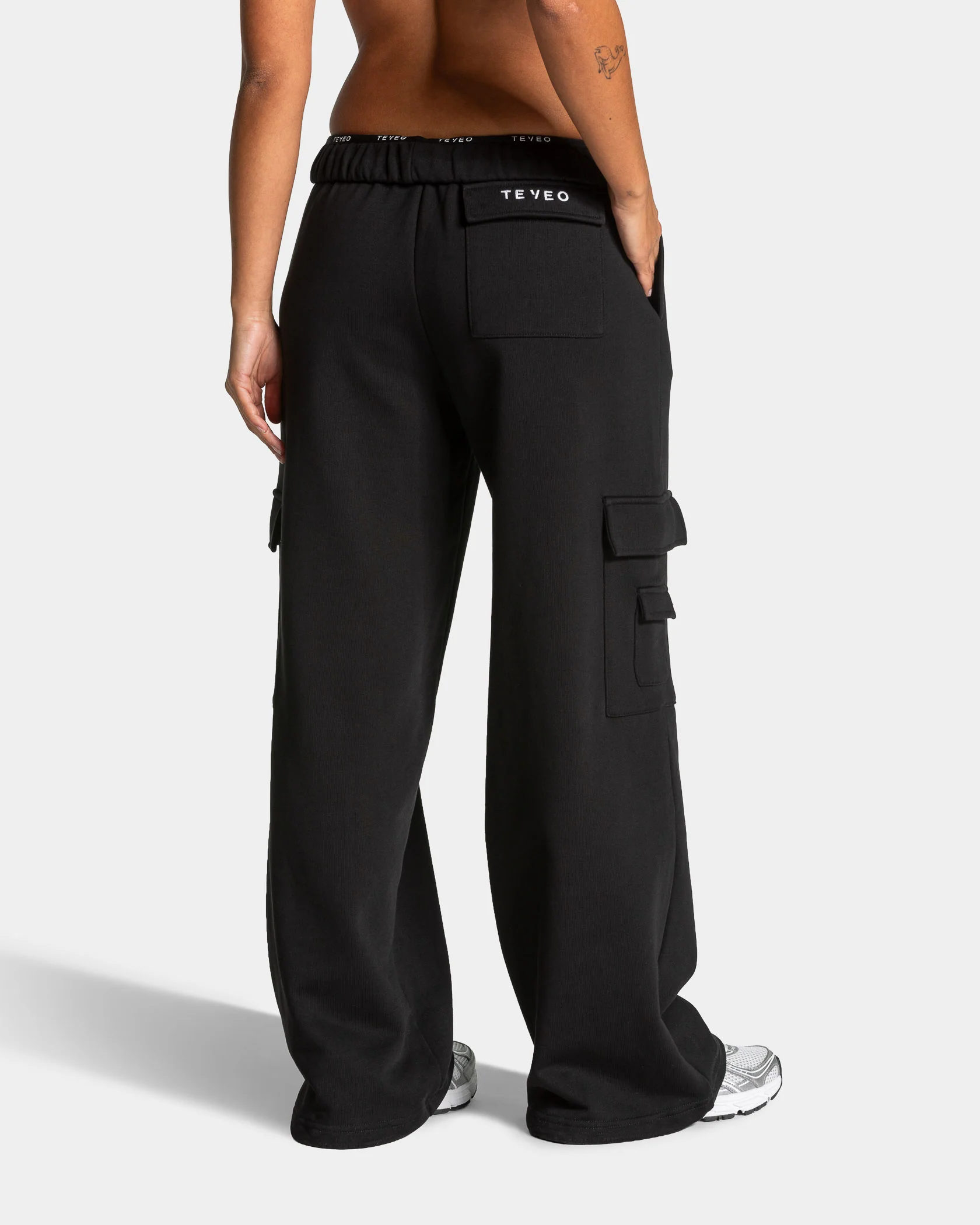 Lift Wide Leg Cargo Jogger Women "Schwarz" - Image 2