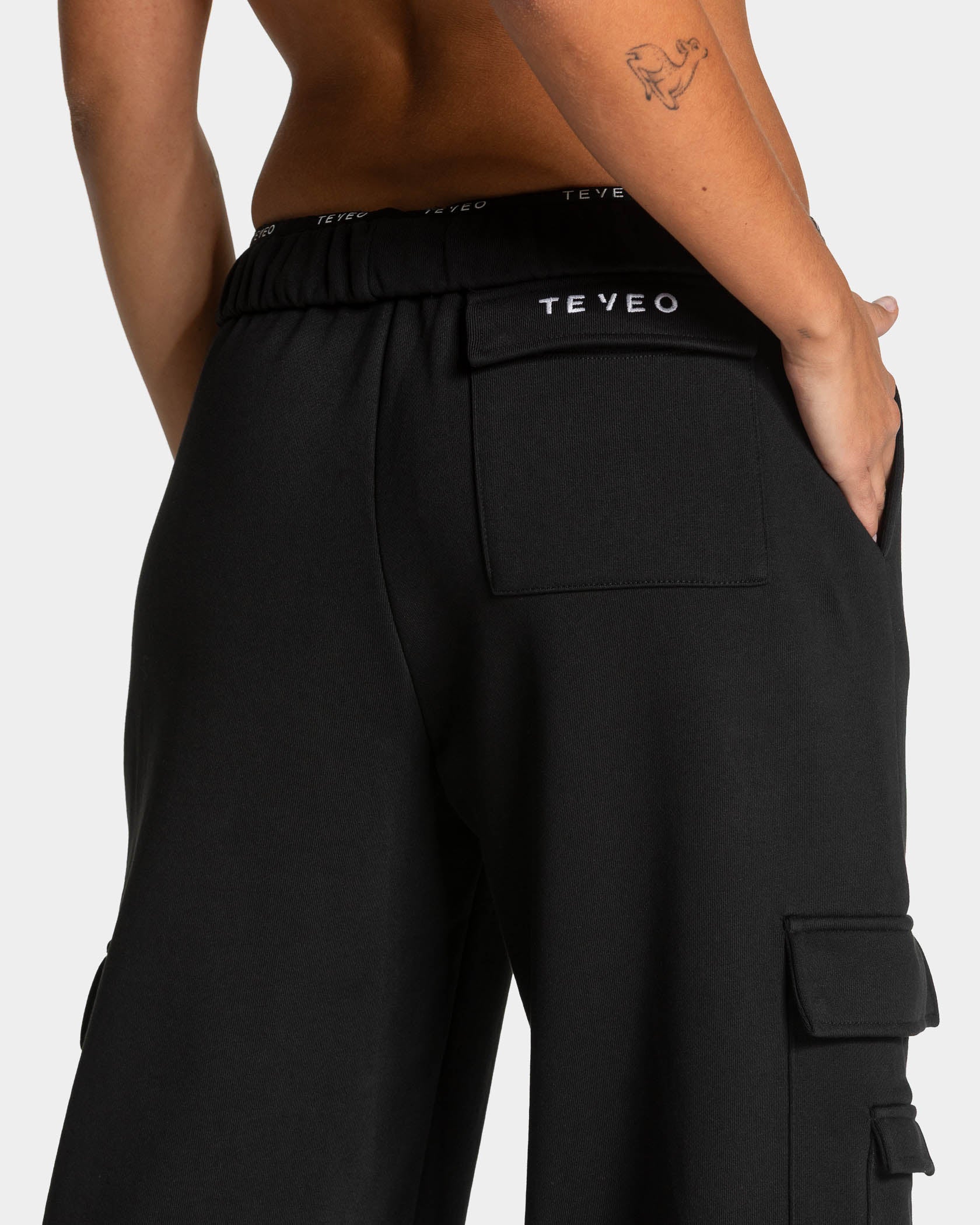 Lift Wide Leg Cargo Jogger Women "Schwarz" - Image 4