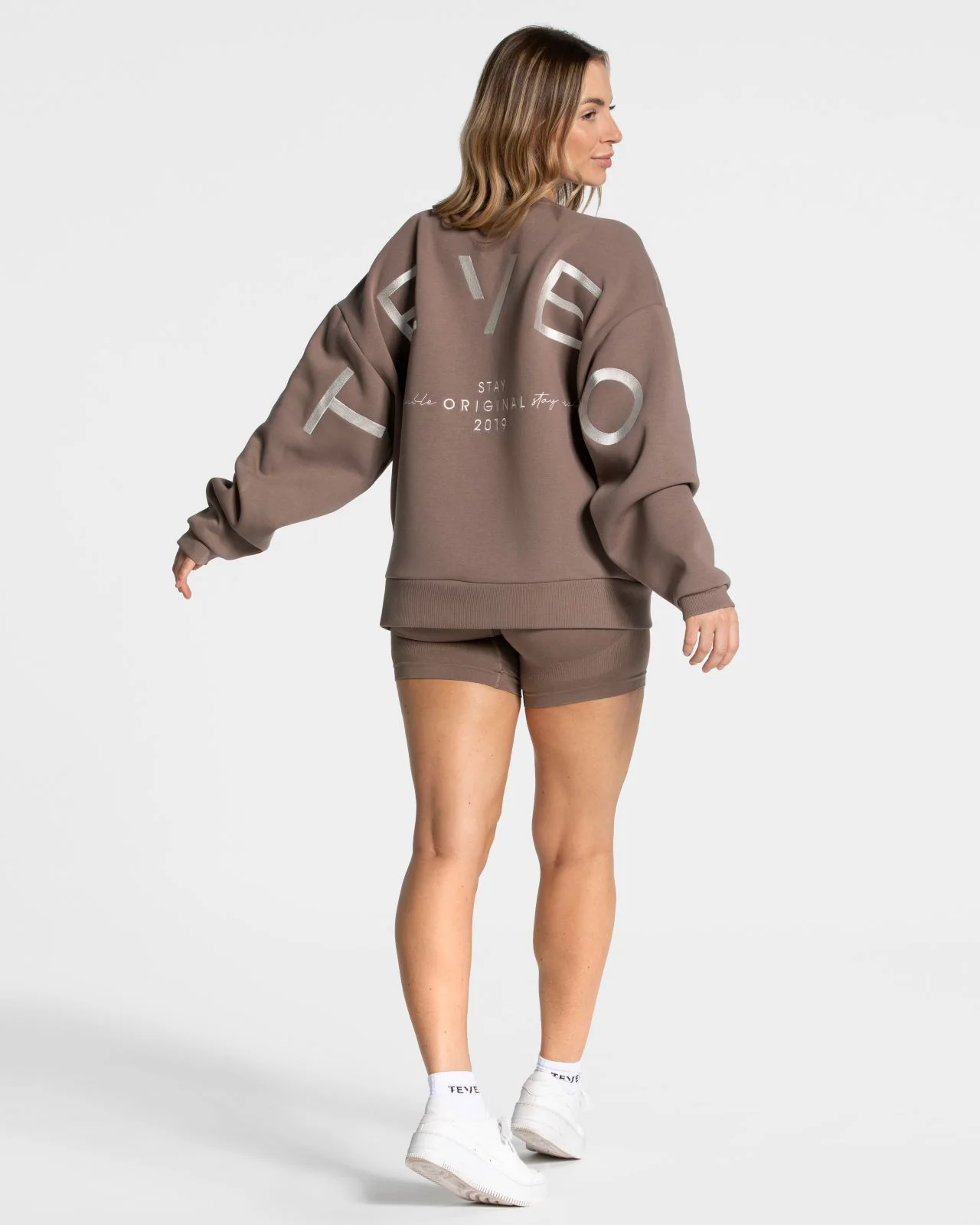 Signature Oversized Sweater "Mokka" - Image 5