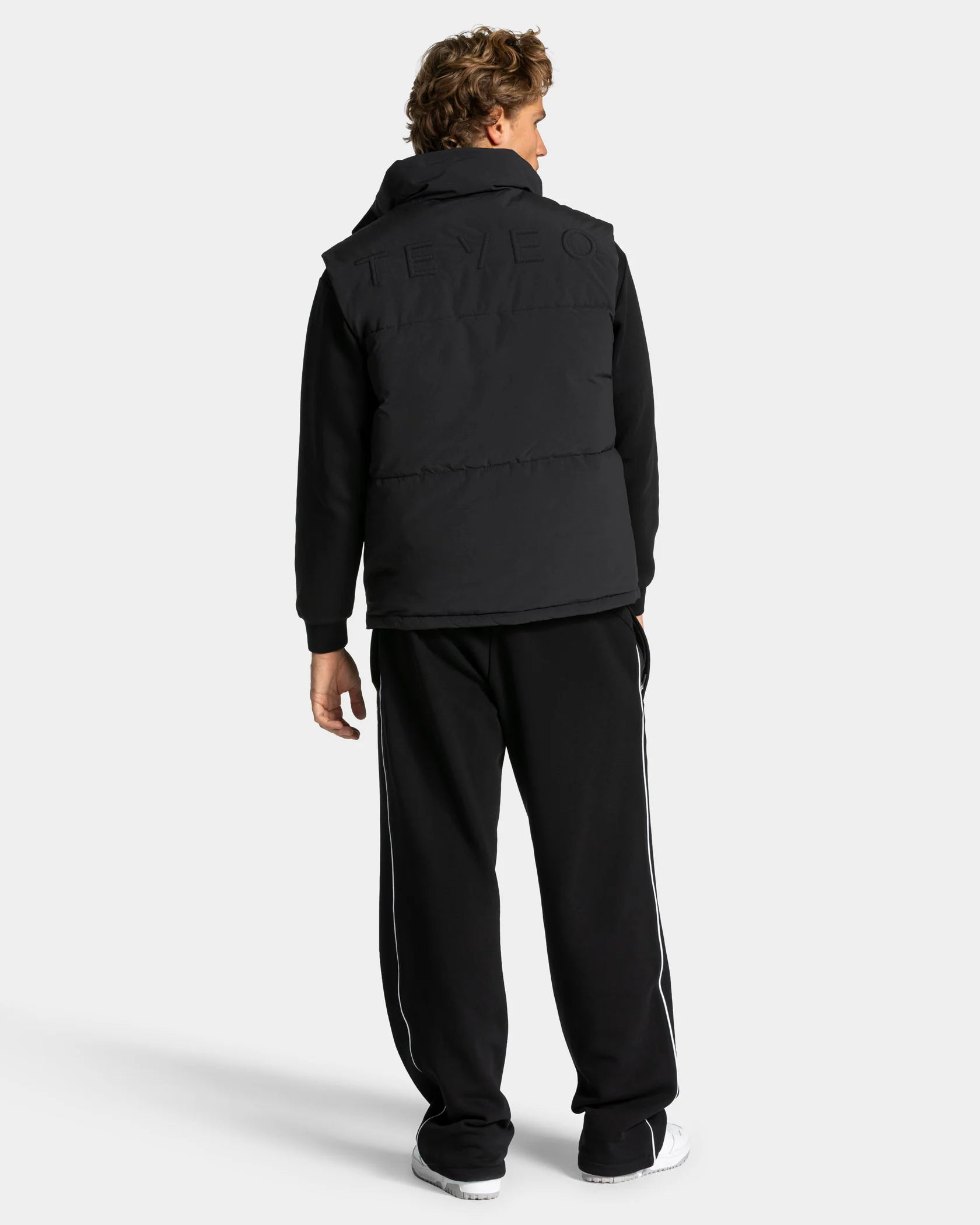 Studio Puffer Weste "Schwarz" - Image 5